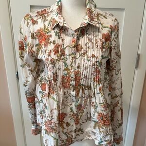 Pilcro size S floral cotton/viscose blouse with pin tuck detail on front.